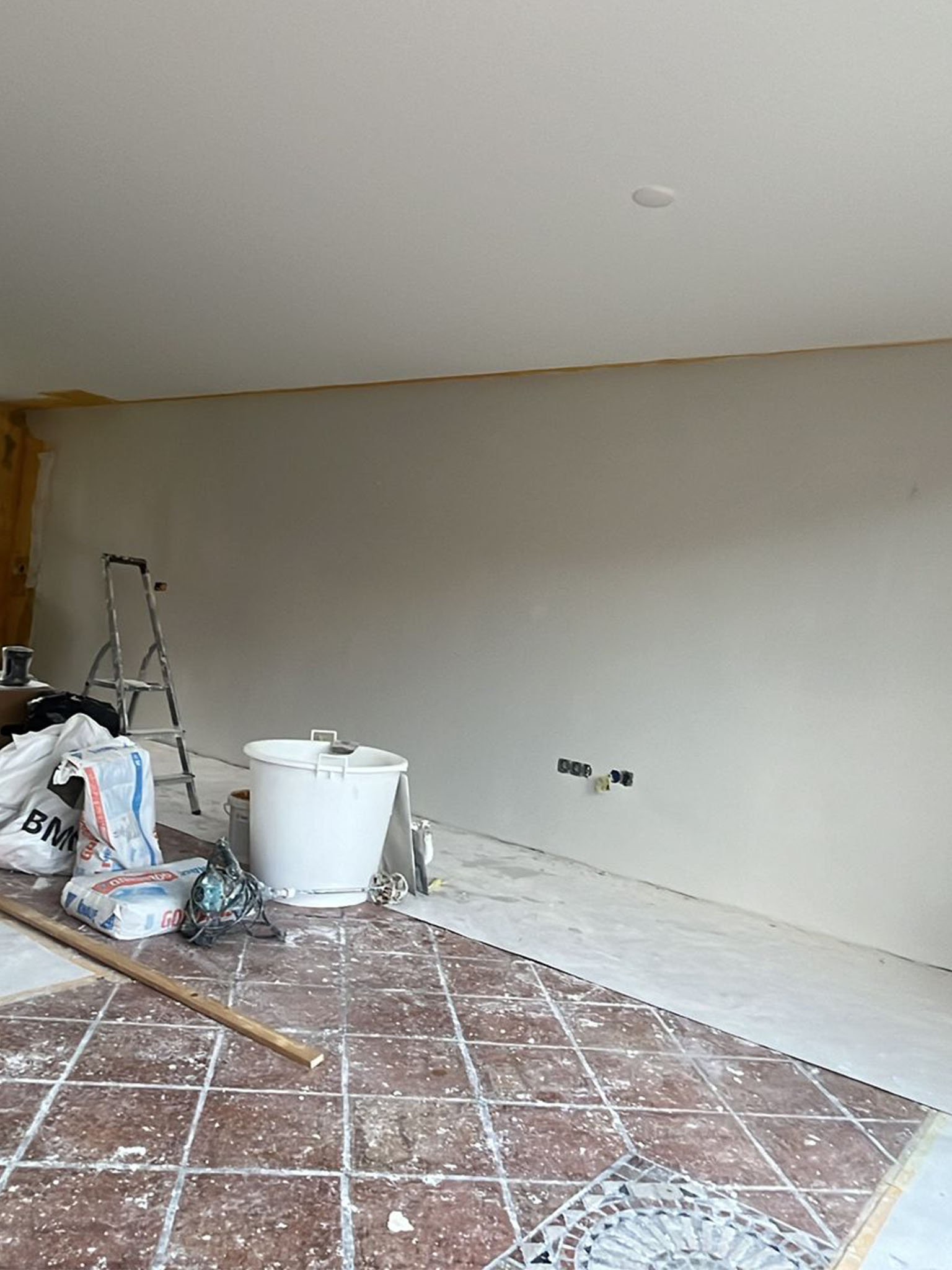 Kamer tijdens het stukadoorswerk