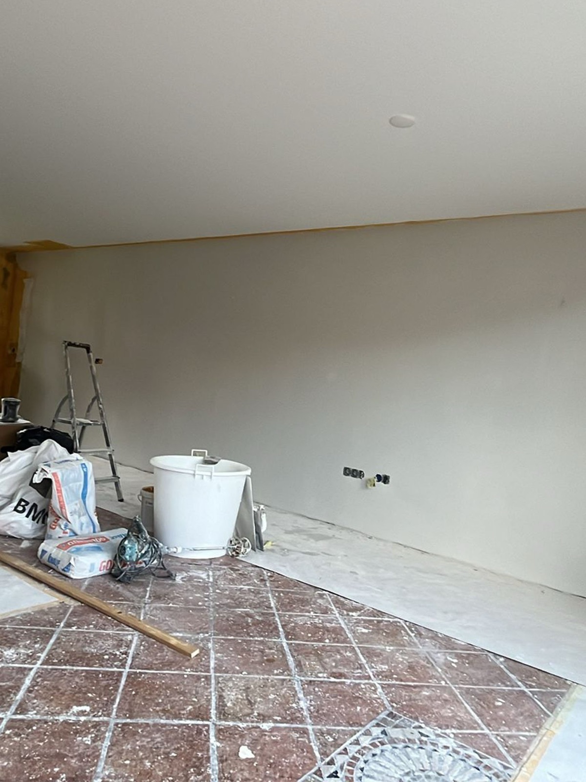 Kamer tijdens het stukadoorswerk
